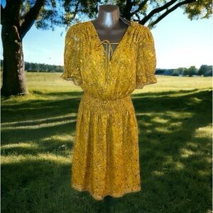 Skies are blue yellow dress size medium